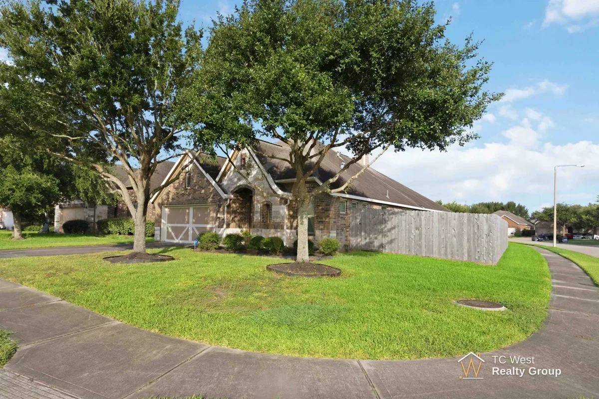 601 Dunlavy Ln, League City, TX 77573